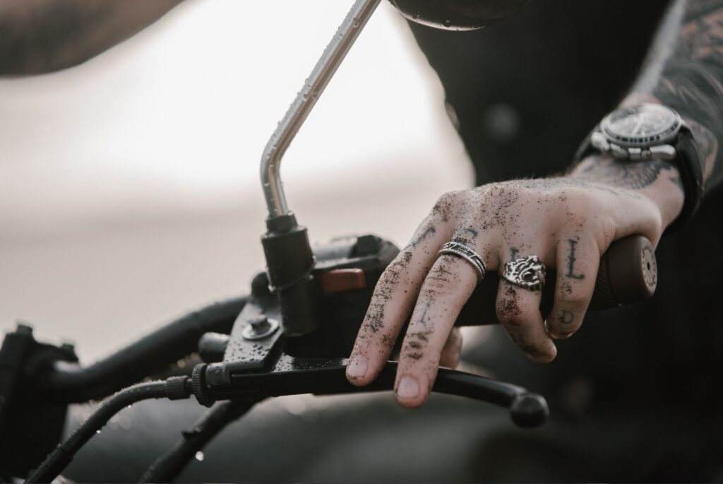 jak správně brzdit na motorce